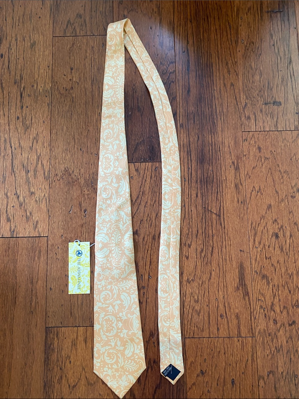 NWT- The AHWAHNEE 100% silk tie